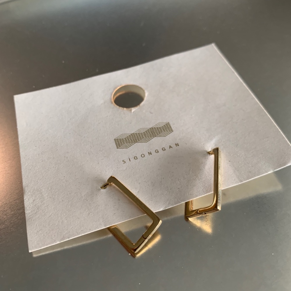 ✨NEW✨ Korean Gold Rectangle Leverback Earrings